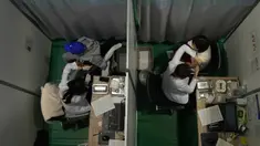 Sejumlah warga menerima vaksin COVID-19 Pfizer di pusat vaksinasi di Seoul, Korea Selatan, 25 Oktober 2021. Pemerintah Korea Selatan mengatakan bahwa mereka telah mencapai tujuannya untuk memvaksinasi 70 persen dari 52 juta penduduknya. (AP Photo/Ahn Young-joon)