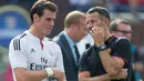 10. Asisten Pelatih Manchester United, Ryan Giggs dan Gareth Bale sama-sama berkebangsaan Wales. Hal itu membuat keduanya dekat dan koneksi itu dipercaya akan membuat kemajuan bagi kerjasama tim pelatih dan pemain di United. (Thesun.co.uk)