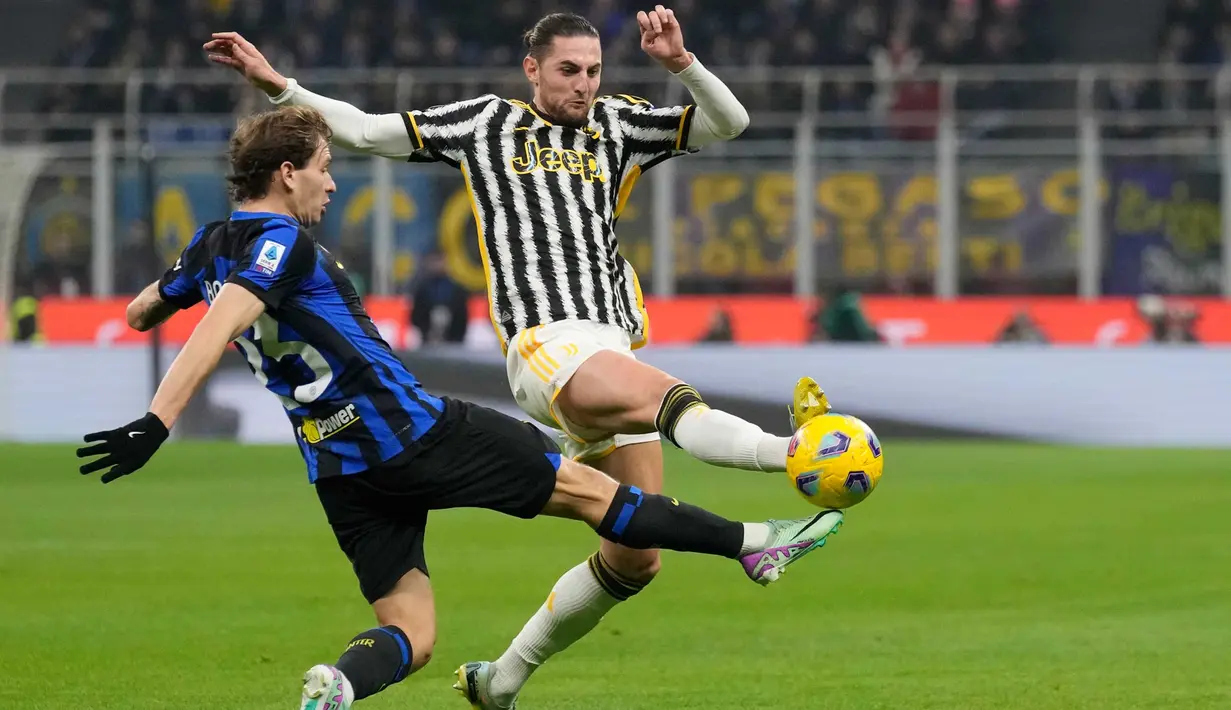 Laga kedua tim berlangsung sengit. (AP Photo/Antonio Calanni)