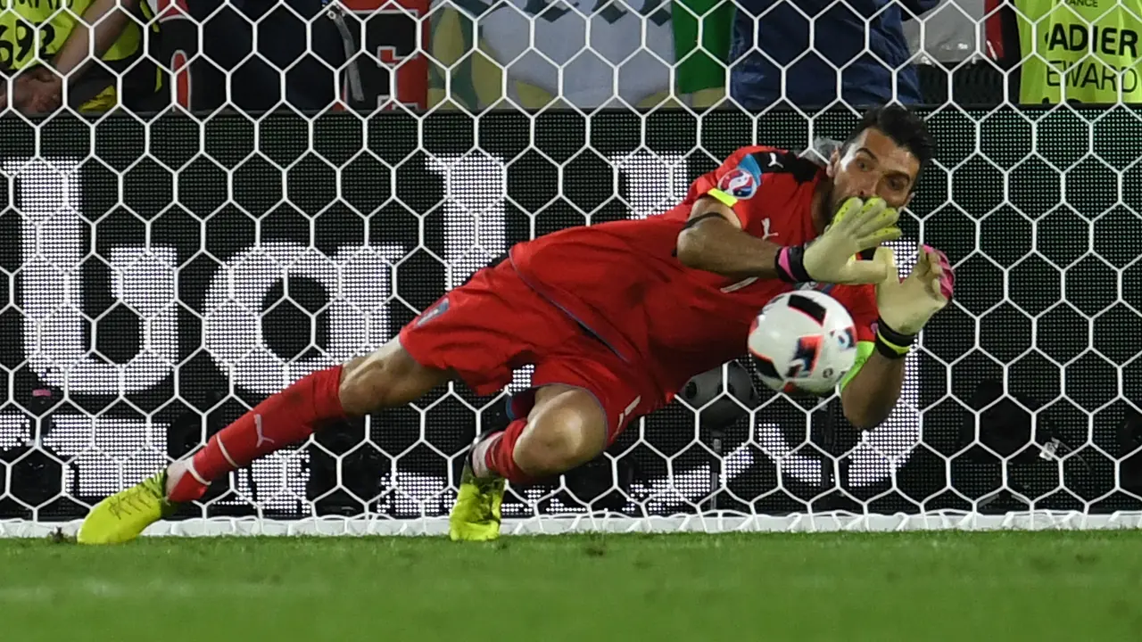 Foto Piala Eropa: 5 Pemain Tertua Timnas Italia Sepanjang Sejarah Euro, Termasuk Gianluigi Buffon dan Dino Zoff