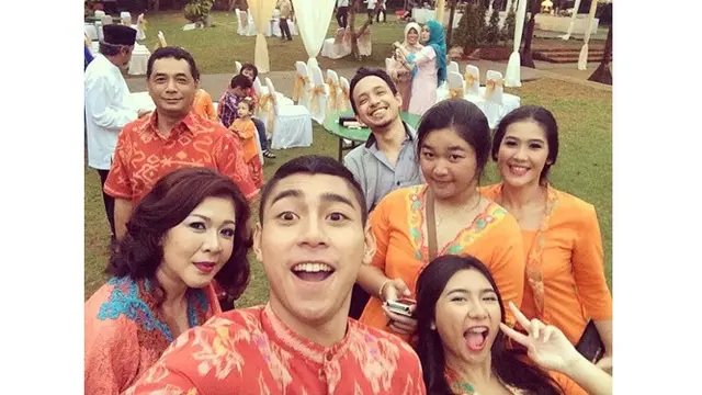 7 Potret Lawas Krisjiana Baharudin, Suami Siti Badriah yang Makin Gagah