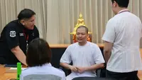 Mantan biksu bernama Wiraphon Sukphon ini tiba di Bangkok setelah ekstradisinya dari Amerika Serikat pada Juli 2017. (Dokumnetasi milik Department of Special Investigation Thailand)