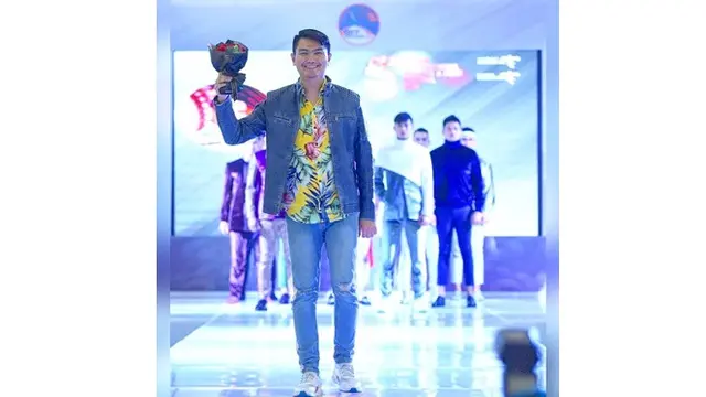 Ingat Micky Juara 3 AFI 2? Ini 6 Potret Terbarunya Jadi Desainer