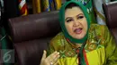 Ibunda Denada yang juga anggota DPD RI, Emilia Contessa, saat wawancara di ruang kerjanya, Gedung DPD RI, Jakarta, Senin (29/6/2015). Emil memberikan keterangan mengenai perceraian Denada dengan sang suami, Jerry Aurum. (Liputan6.com/Faisal R Syam)