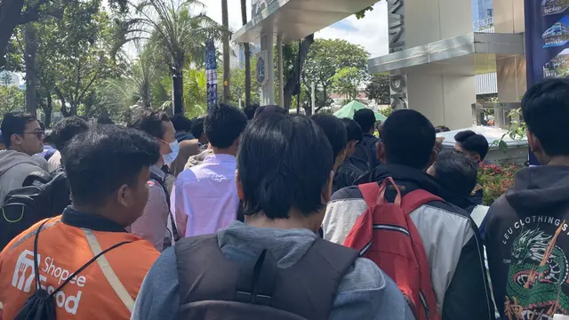 Warga Beramai-ramai Mendatangi Balai Kota Jakarta untuk Mendaftar PPSU 2025