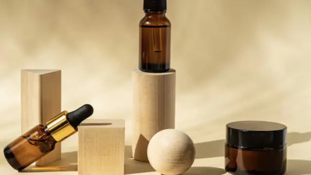 Cara Cek BPOM Produk Skincare dan Kosmetik Secara Online (photo by freepik.com)