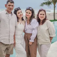 Sang Ayah Meninggal Dunia, Ini 6 Potret Kenangan Marsha Aruan dan Mendiang (Sumber: Instagram/bundalisa)