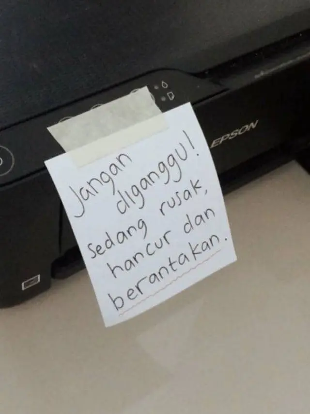 7 Potret Pemberitahuan Kalau Sedang Rusak Ini Malah Bikin Geleng Kepala