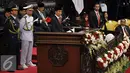 Presiden Joko Widodo memyampaikan Pidato saat sidang tahunan MPR RI, DPR RI dan DPD RI tahun 2016 di Kompleks Parlemen, Jakarta, Selasa (16/8). Sidang tersebut beragendakan penyampaian pidato kenegaraan Presiden Joko Widodo. (Liputan6.com/Johan Tallo)
