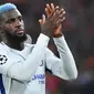 5. Tiemoue Bakayoko – Calciomercato menyebut jika pelatih baru Chelsea, Maurizio Sarri ingin melepas gelandang Prancis ini ke AC Milan. Pelatih asal Italia itu tidak cocok dengan permainan sang pemain. (AFP/Alberto Pizzoli)