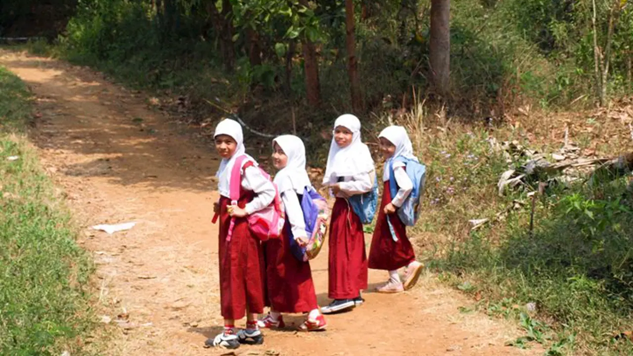 Demi Anak Bangsa, Sekolah di Jatim Ini Rela Dibayar Rengginang