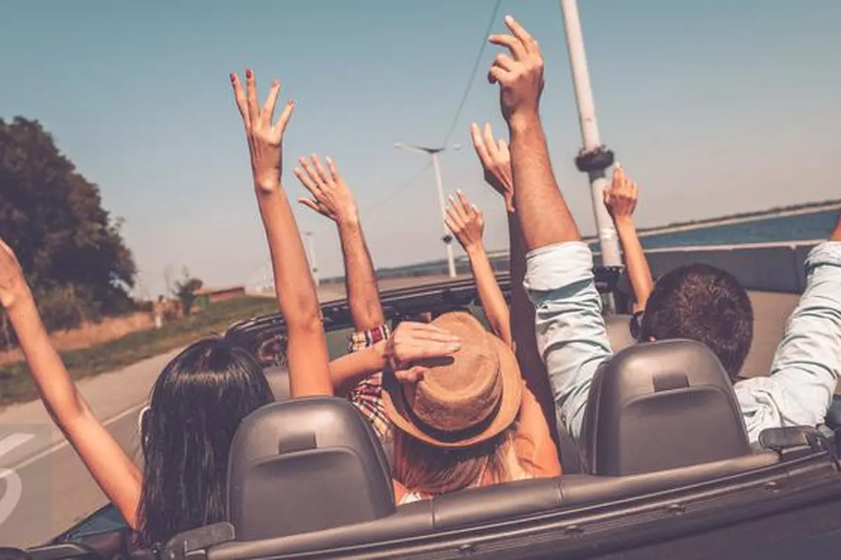 Sekarang tidak perlu bingung lagi memesan tiket pesawat dan hotel saat traveling, Traveloka bisa menjadi solusi Anda.