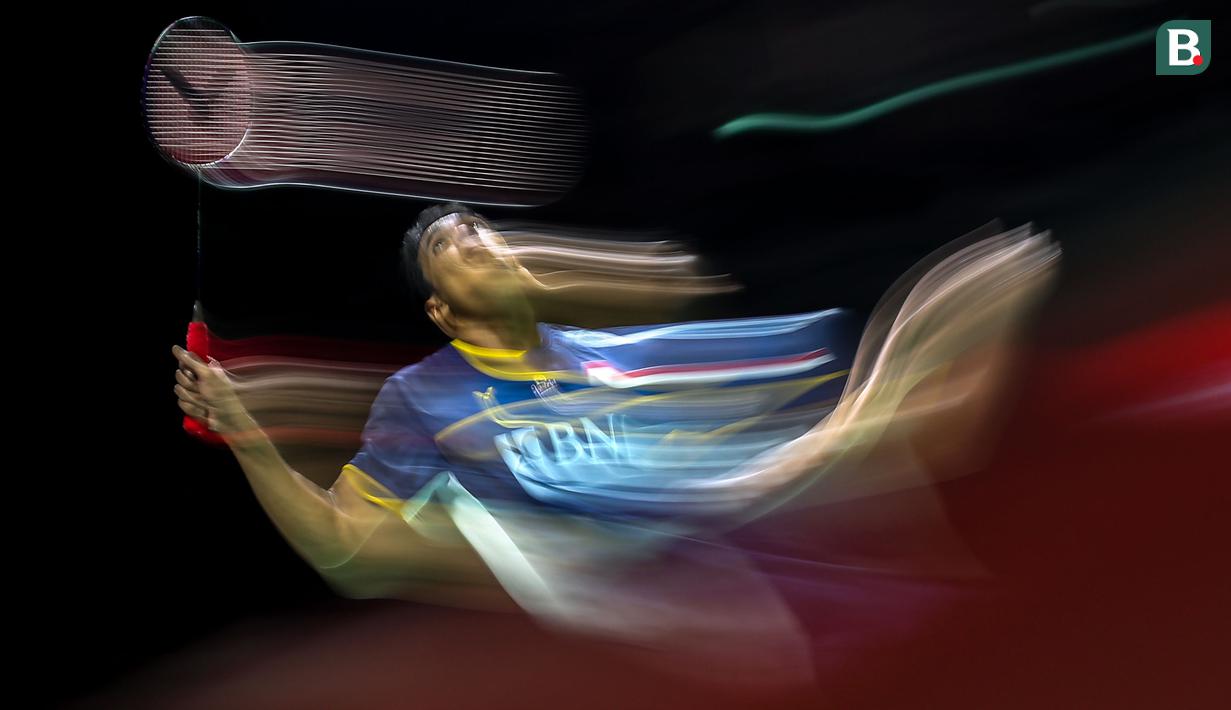 <p>Pebulu tangkis tunggal putra Indonesia, Chico Aura Dwi Wardoyo saat menghadapi tunggal putra Singapura, Loh Kean Yew pada laga babak 32 besar Kejuaraan bulu tangkis Indonesia Open 2023 di Istora Senayan, Jakarta, Rabu (14/6/2023). Chico Aura Dwi Wardoyo kalah dua game langsung 15-21, 21-23. (Bola.com/Bagaskara Lazuardi)</p>