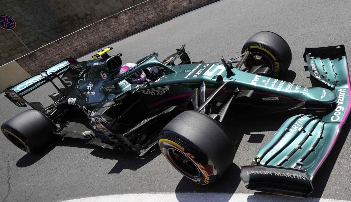 Di sisi lain, Pembalap Aston Martin, Sebastian Vettel yang meraih podium ke-2 juga berkat tunggangan barunya yaitu Aston Martin AMR21 yang dirilis pada bulan Maret silam. Livery warna hijaunya mengusung konsep British Racing Green, julukan Tim Aston Martin. (Foto: AP/Darko Vojinovic)