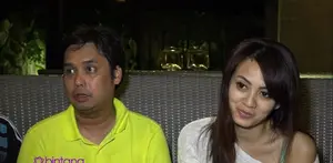 Sebagai presiden komunitas mobil sport 6AM dan suami dari presenter Yeyen Lidya,  Karebet Pramudiarto baru saja melangsungkan acara ‘Sport Car Touring Family’.