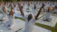Rahasia Sehat Orang India, Mulai Tarian Sampai Karma