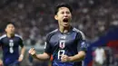 <p>Pemain Jepang, Ryoya Morishita melakukan selebrasi setelah mencetak gol keempat timnya ke gawang Timnas Indonesia dibayangi Mees Hilgers dalam laga Grup C Putaran Ketiga Kualifikasi Piala Dunia 2026 di Suita Stadium, Jepang, Selasa (10/06/2025). (AFP/Jiji Press/STR)</p>
