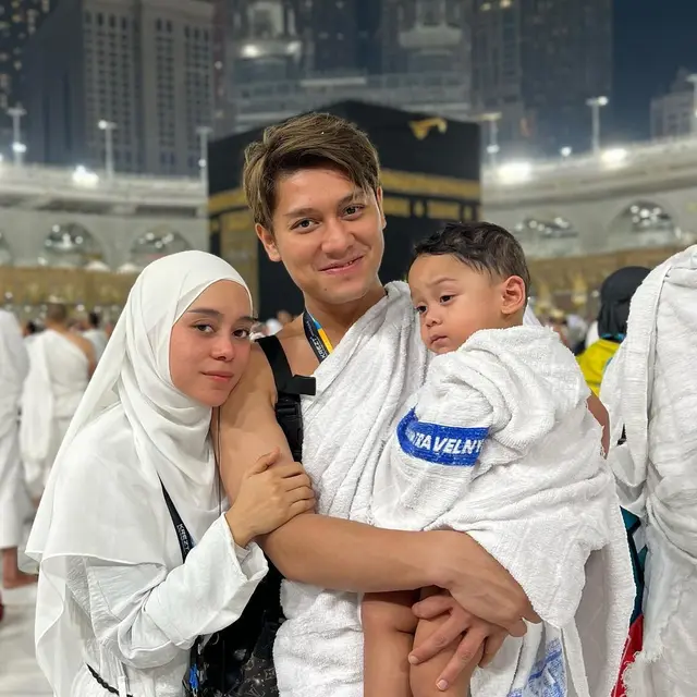 7 Potret Lesty Kejora dan Rizky Billar Jalani Umroh, Ajak Baby Levian