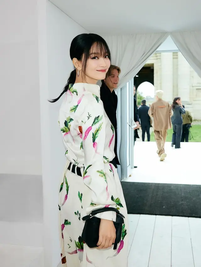 6 Parisian Look Kekinian Shin Min Ah yang Bikin Terlihat Awet Muda di Paris Fashion Week