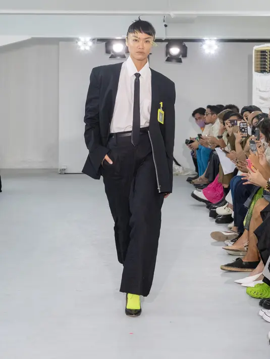 <p>Dibawah arahan Creative Director, Andandika Surasetja dan dibantu oleh Karina Nasywa, Designer untuk STUDIOMORAL, suguhkan koleksi pertama STUDIOMORAL bertajuk &ldquo;Collection:01&rdquo;./ Foto dok Arkagaia Co.</p>