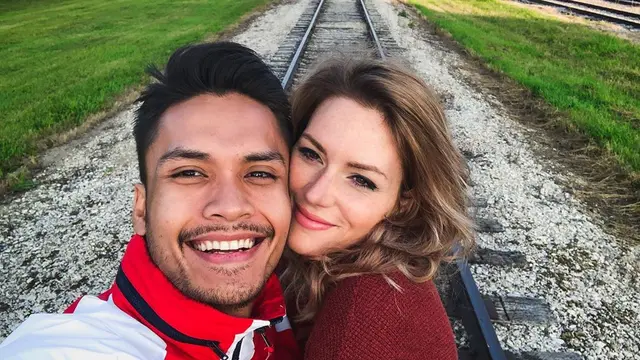 Potret Artis tampan Indonesia yang miliki istri bule