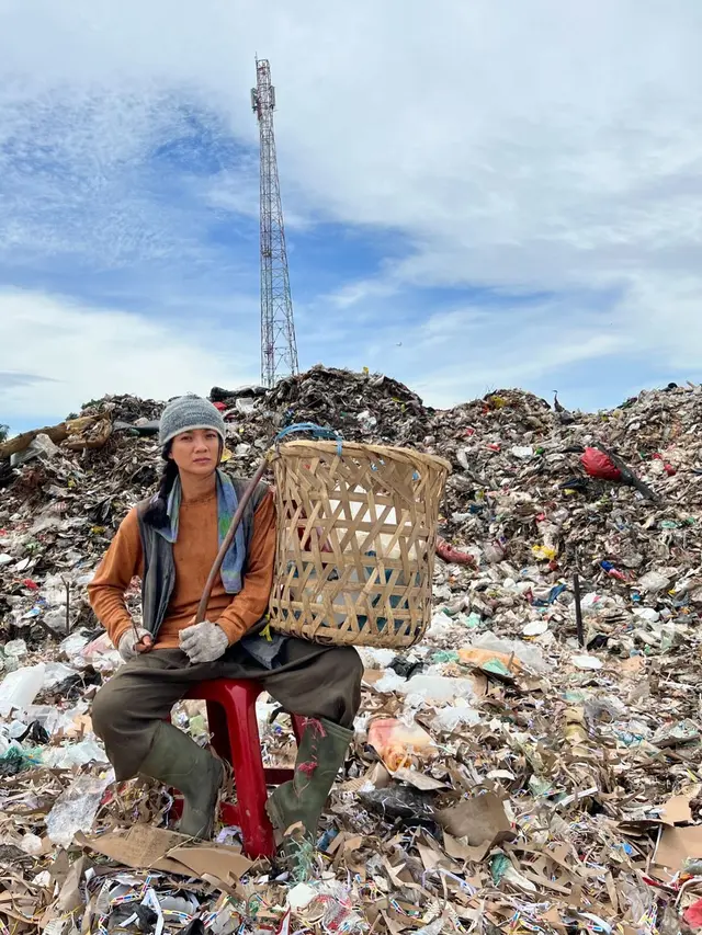 Potret Nirina Zubir di Bantargebang (Sumber: Instagram/@nirinazubir_)