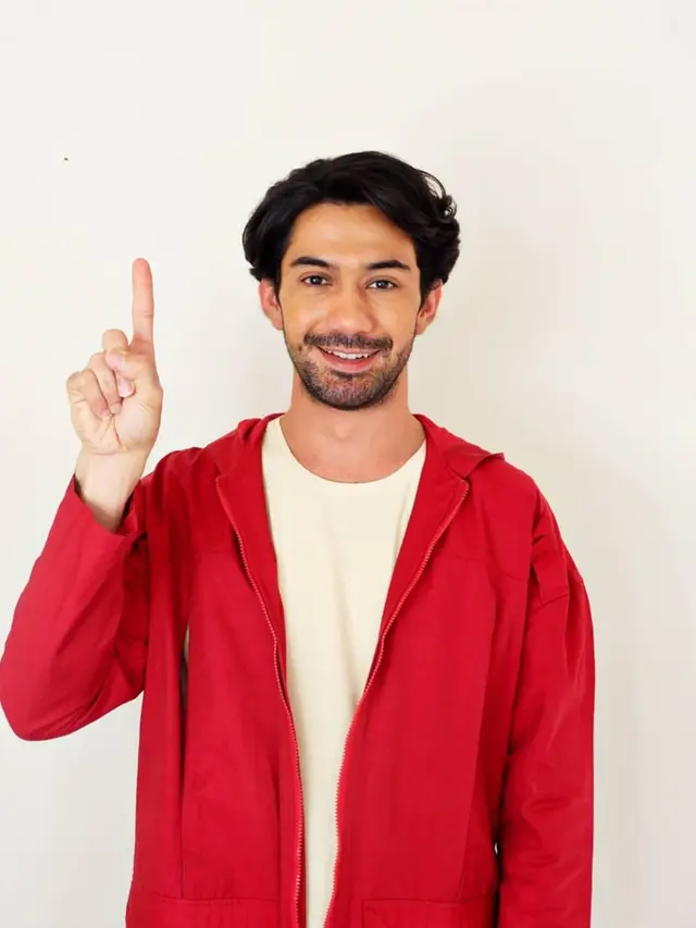 Reza Rahadian. (Foto: Instagram @officialpilarez)