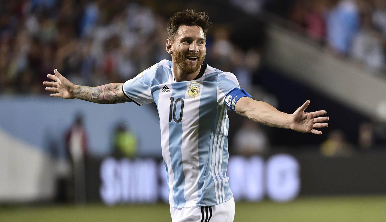 Tahun 2016 sepertinya akan menjadi momen bagi Lionel Messi mempersembahkan gelar bagi Argentina. Pada babak grup Messi membawa tim Tango tampil dominan dengan meraih hasil sempurna. (AFP/Omar Torres)