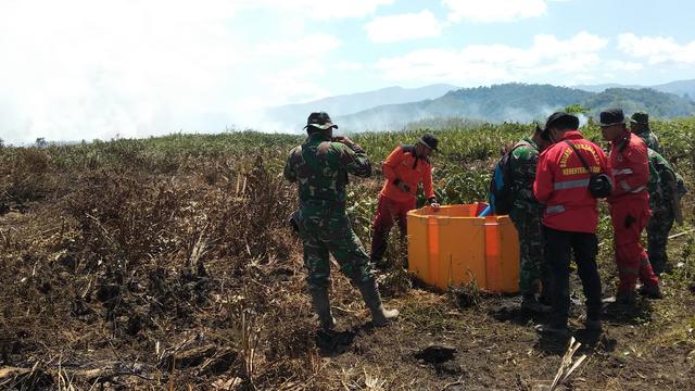 Tim Manggaa Agni hanya punya satu tandon air untuk memadamkan kebakaran gambut di Kolaka Timur.(Liputan6.com/Ahmad Akbar Fua)