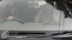 Keluarga Gatot Brajamusti saat berada di dalam mobil di kawasan Pondok Pinang, Jakarta, Selasa (30/8). Keluarga Gatot Brajamusti berangkat untuk nemui gatot yang sedang di penjara karena kasus narkoba di Lombok. (Liputan6.com/Herman Zakharia)