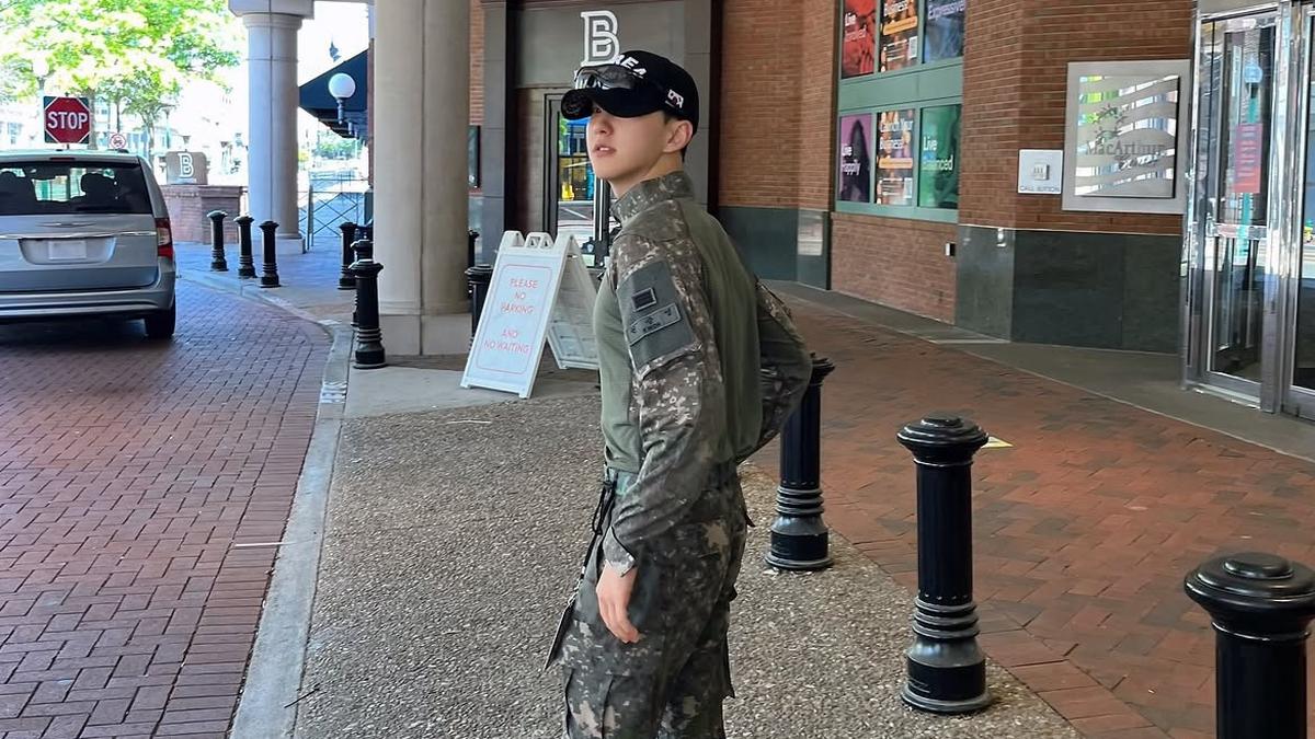 Hoshi SEVENTEEN Alami Robek ACL Saat Jalani Wajib Militer