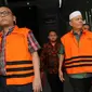 Mantan Anggota DPRD Sumut, Rijal Sirait dan Fadly Nurzal usai pemeriksaan di KPK, Jakarta, (18/7). Rijal dan Fadly diperiksa terkait Pengesahan Perubahan APBD 2013, 2014 dan 2015 oleh mantan Gubernur Sumut Gatot Pujo Nugroho. (Merdeka.com/Dwi Narwoko)