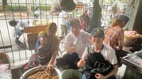 Raih Penghargaan Internasional, Penulis Buku The Evolution of Jakarta&rsquo;s Street Food Dedikasikan untuk Pelaku UMKM Kuliner.&nbsp; foto: dok. pribadi Jureke