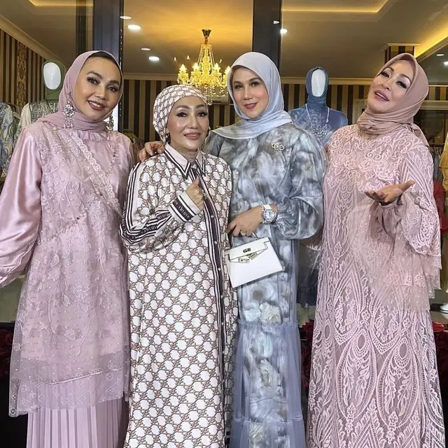 Potret Dewi Gita dengan para seleb cantik (Sumber: Instagram/@angelinasondakh09)