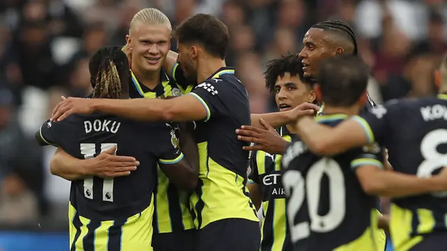 Foto: Beringasnya Erling Haaland saat Borong Tiga Gol untuk Kemenangan Man City di Liga Inggris