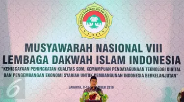 Menteri Agama Lukman Hakim Saifudin memberi sambutan pembuka Munas VIII Lembaga Dakwah Islam Indonesia di Jakarta, Selasa (8/11). Munas bertujuan membangun perpektif baru dalam kehidupan berbangsa dan bernegara. (Liputan6.com/Helmi Fithriansyah)