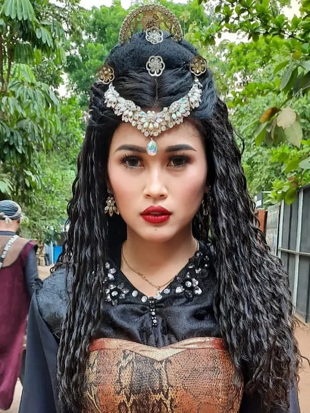 7 Potret Terbaru Ovy Sovianty Eks Duo Serigala yang Jadi Aktris Drama Kolosal