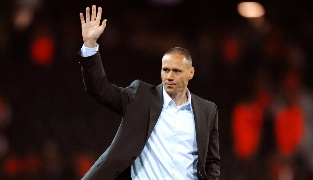 Marco van Basten meraih Ballon d'Or pada 1988,1989 dan 1992 selain itu Van Basten juga membawa AC Milan meraih tiga trofi Serie A, namun sebagai pelatih Van Basten gagal meraih sukses saat menukangi Belanda dan Ajax Amsterdam. (AFP/Dimitar Dilkoff)