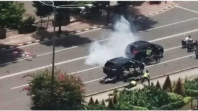 News Flash: Kepung Teroris di Starbuck, Mobil Perwira Polisi Nyaris Dilempar Bom