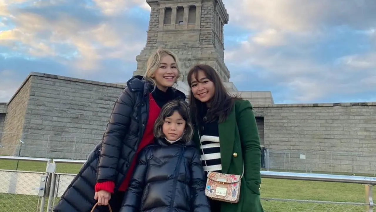 Ayu Ting Ting liburan di New York City