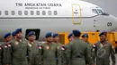 Rombongan "Indonesia Peduli Nepal" saat bersiap di Bandara Halim perdana Kusuma untuk diterbangkan ke Nepal, Jakarta, Rabu (29/4/2015). Dalam rombongan pertama ini Indonesia mengirim 66 personel. (Liputan6.com/Faizal Fanani) 