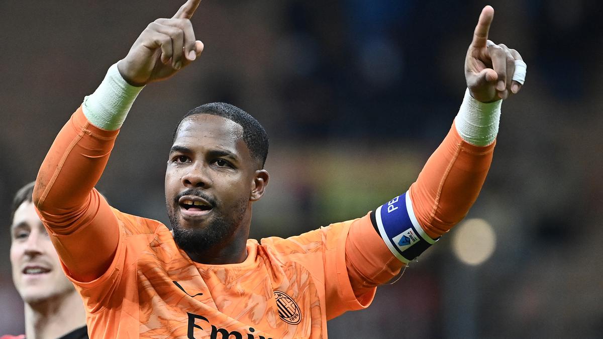 Nego Kontrak Macet, Mike Maignan di Ambang Pintu Keluar AC Milan?