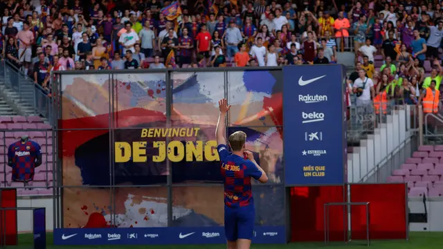 Senyum Semringah Frenkie de Jong Jadi Pemain Baru Barcelona