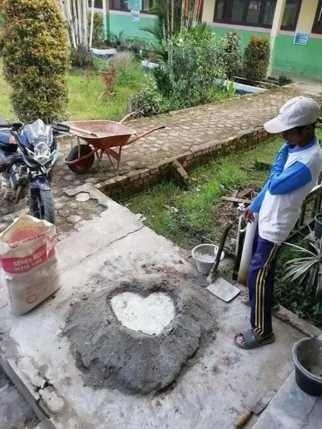 6 Hadiah Valentine Versi Kuli Bangunan Untuk Pacar Ini Nyeleneh Banget, Kocak
