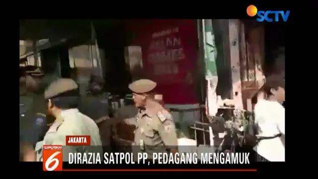 Petugas Satpol PP Jakarta terus merazia pedagang kaki lima atau PKL di Tanah Abang, Jakarta Pusat.