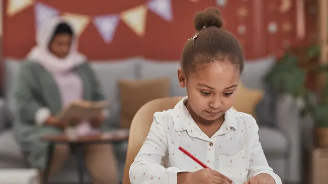 6 Tahapan Anak Memegang Pensil