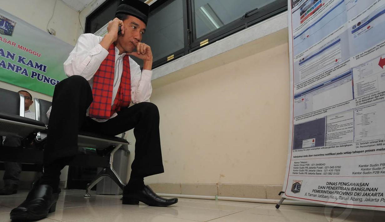 Selama 15 menit meninjau kantor Kecamatan Pasar Minggu, Jokowi terlihat tak didampingi camat ataupun wakil camat Pasar Minggu, Jumat (23/5/14). (Liputan6.com/Herman Zakharia)