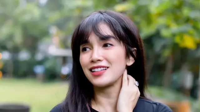 Potret Memesona Ussy Sulistiawaty di Usia 41 Tahun