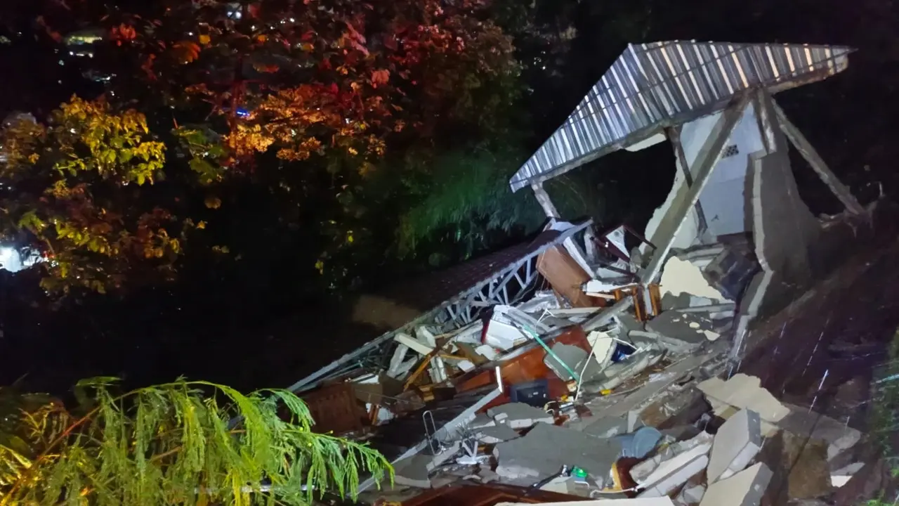 Rumah Terbawa Longsor, Pasutri Lansia di Bogor Terluka