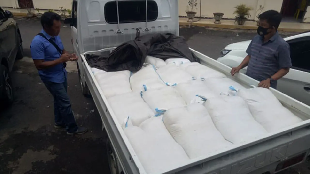 Ribuan botol miras ilegal jenis Cap Tikus dari Minahasa Selatan gagal masuk di Gorontalo.
